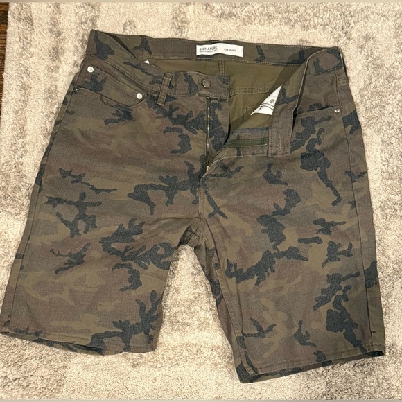 Levi's Other - Levi's Green Camouflage Cargo Jean Shorts Size 36